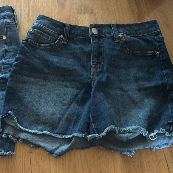 Women’s size 4 Jean shorts Seven brand - Picture 3 of 7